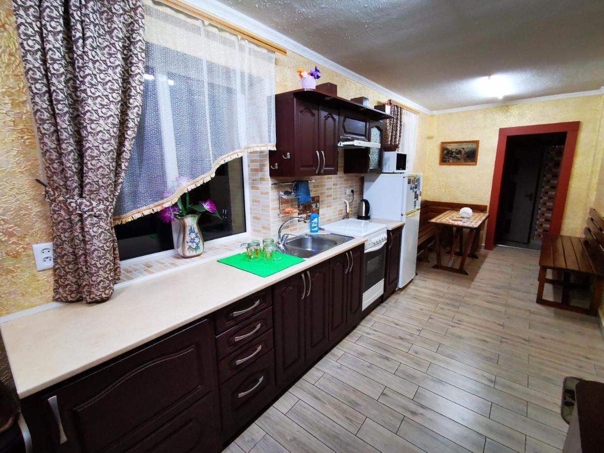 Міні Квартал Hotel Yahotyn Exterior photo