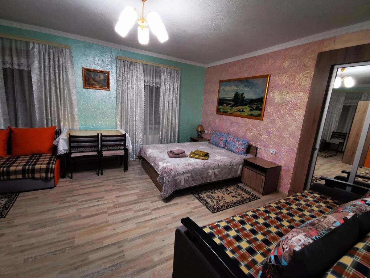 Міні Квартал Hotel Yahotyn Exterior photo